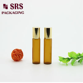 5ml chai bóng đá thủy tinh màu hổ phách sang trọng với quả bóng kim loại cho tinh dầu thiết yếu