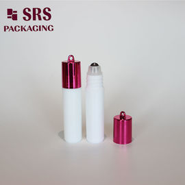 chai nhựa màu trắng với nắp nhựa kim loại cho thuốc lỏng cuộn trên chai 5 ml