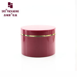 bình nhựa thẩm mỹ màu đỏ với nắp vít